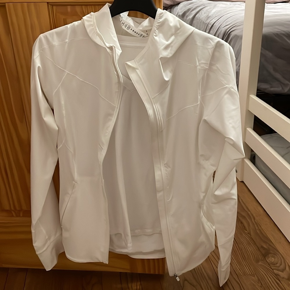 Lululemon mist over windbreaker NWOT